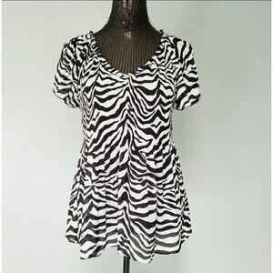 𝅺melissa Paige flowy zebra print top